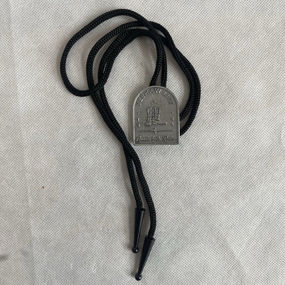 Keehawlife Western Bolo Tie with Cowboy Boot and "Loards 4th Rodeo" Engraving - Picture 3 of 3